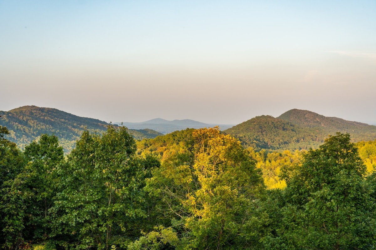 Misty Mountain Cabin: Scenic Escape, Caddo River