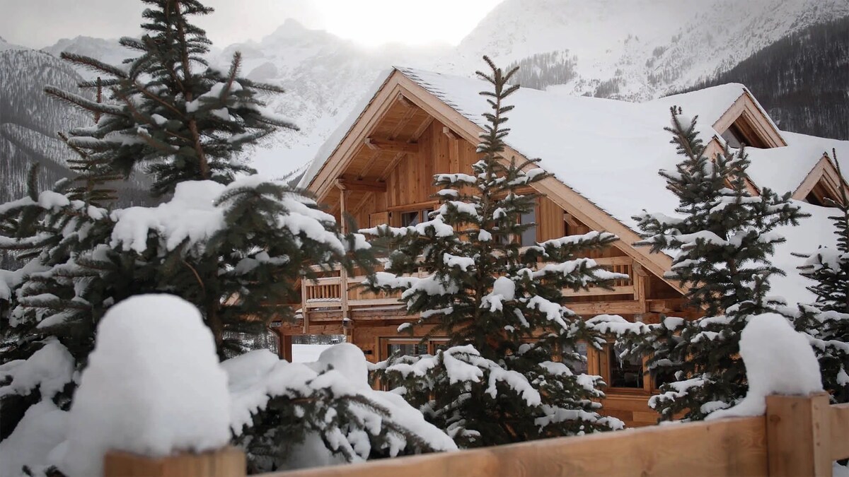 À 3 minutes du téléphérique | 250m² | Vue montagne