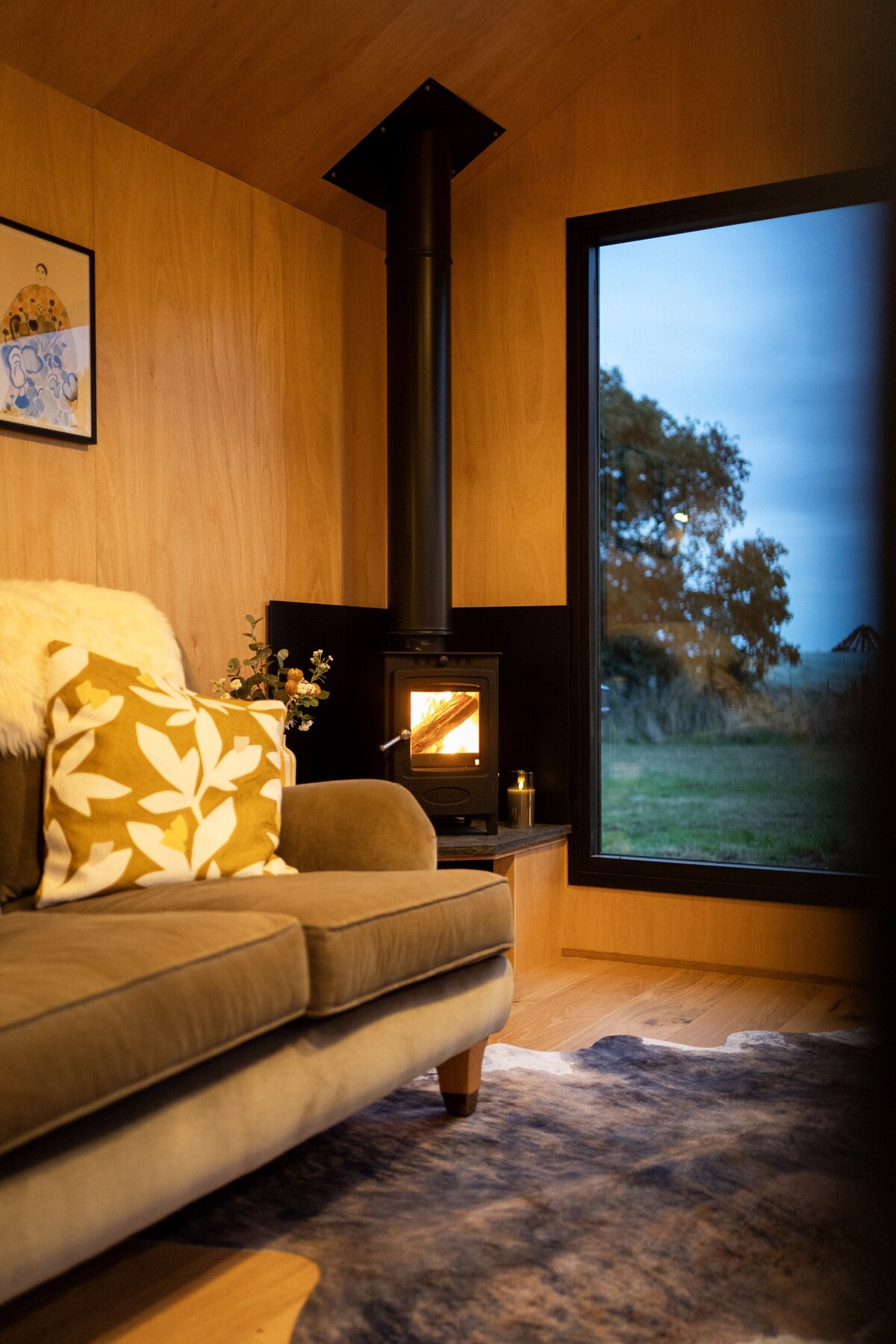 Luxury Shepherds Hut with outdoor area and hot tub