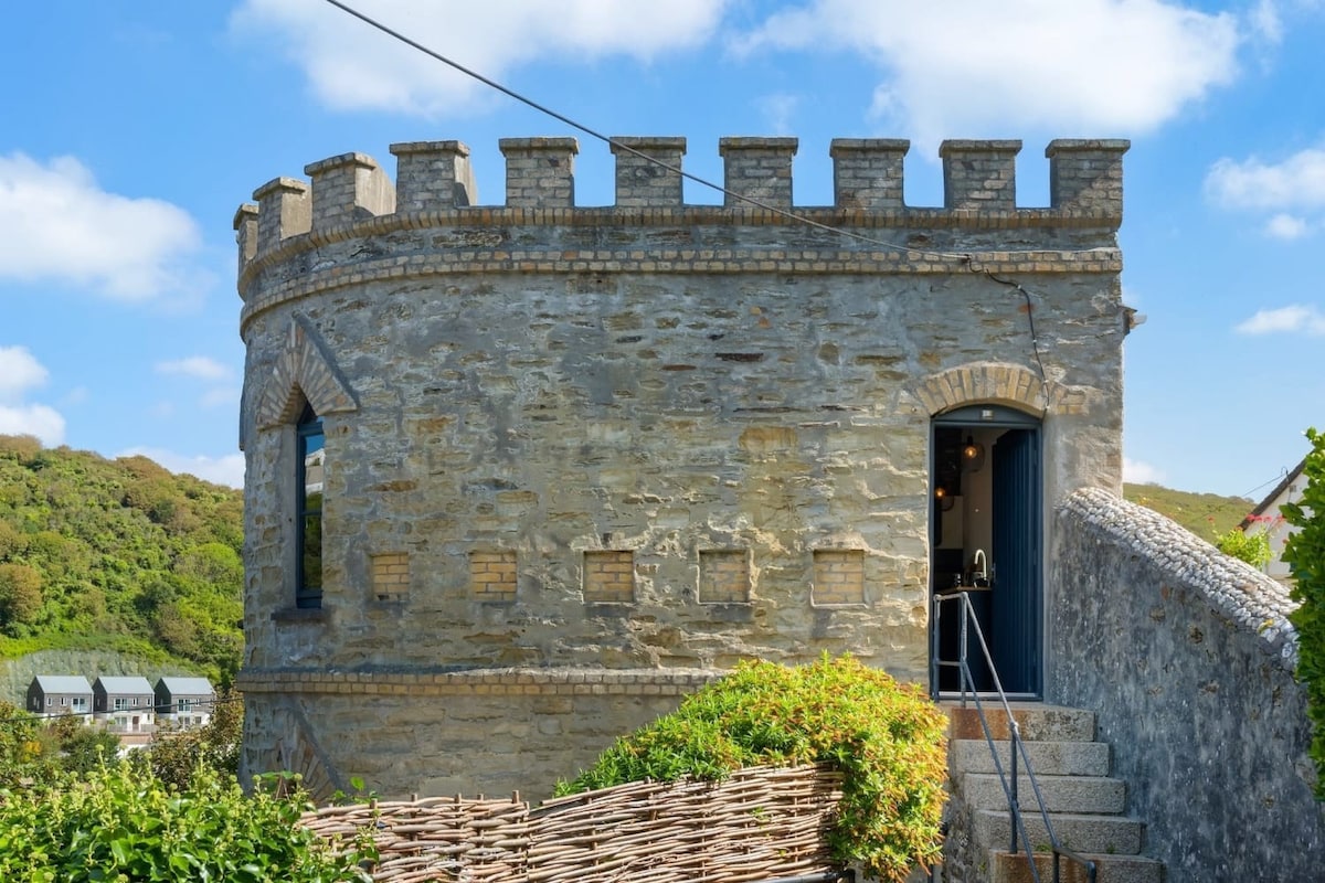 Castle by the Beach with Sea Views, Portreath