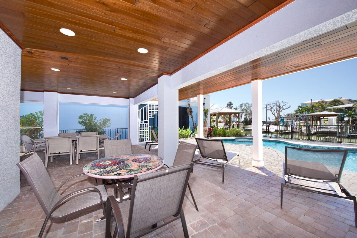 Seabatical - Gorgeous Pool Home, Water View!