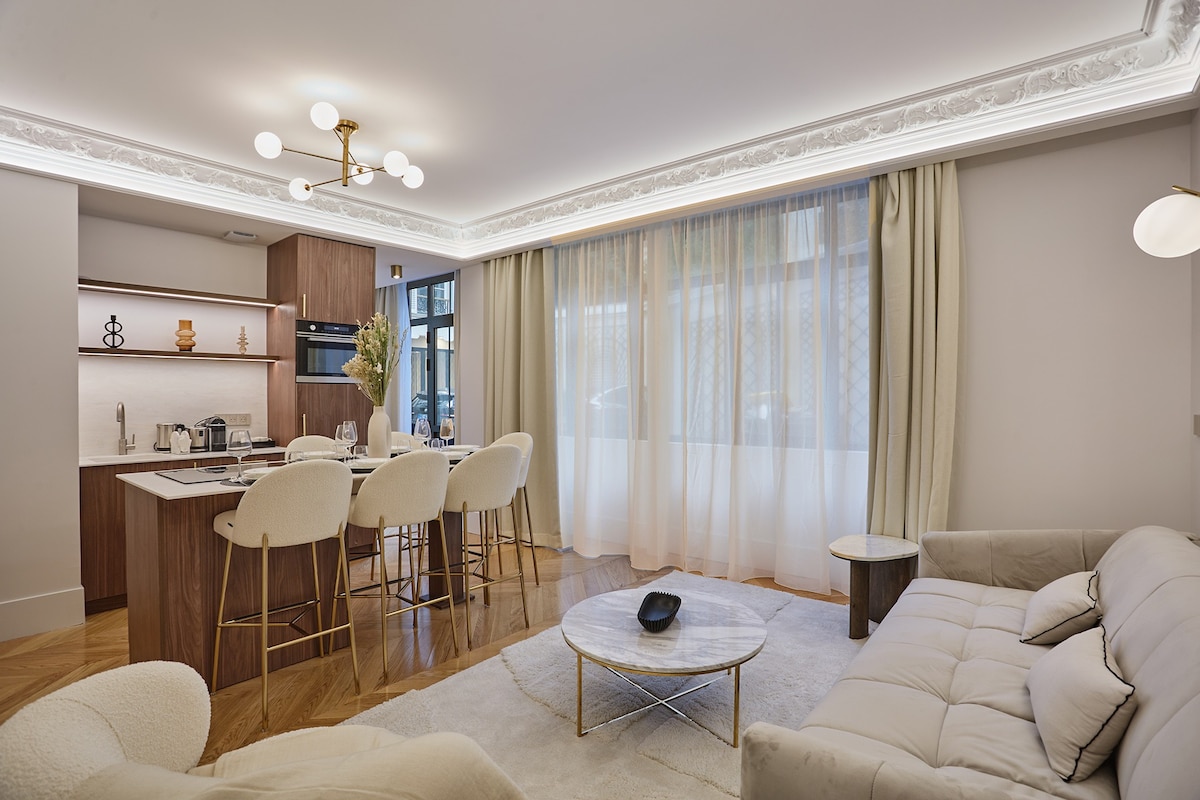 Sublime and New Apartment Matignon St Honoré