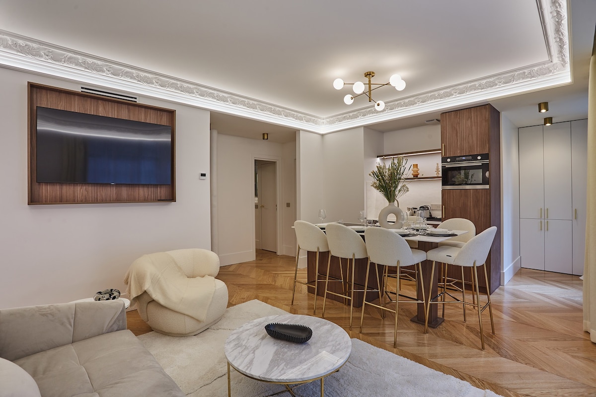 Sublime and New Apartment Matignon St Honoré