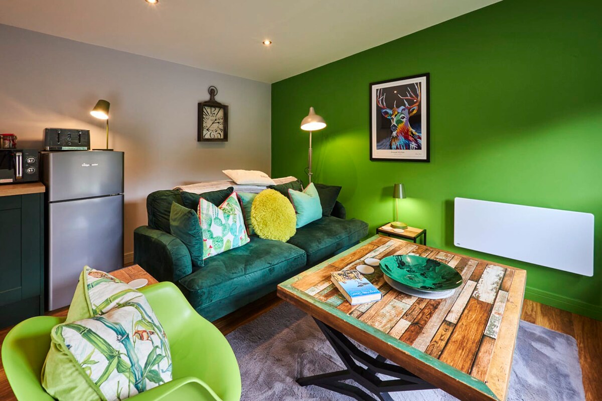 Host & Stay | Forest Green Lodge
