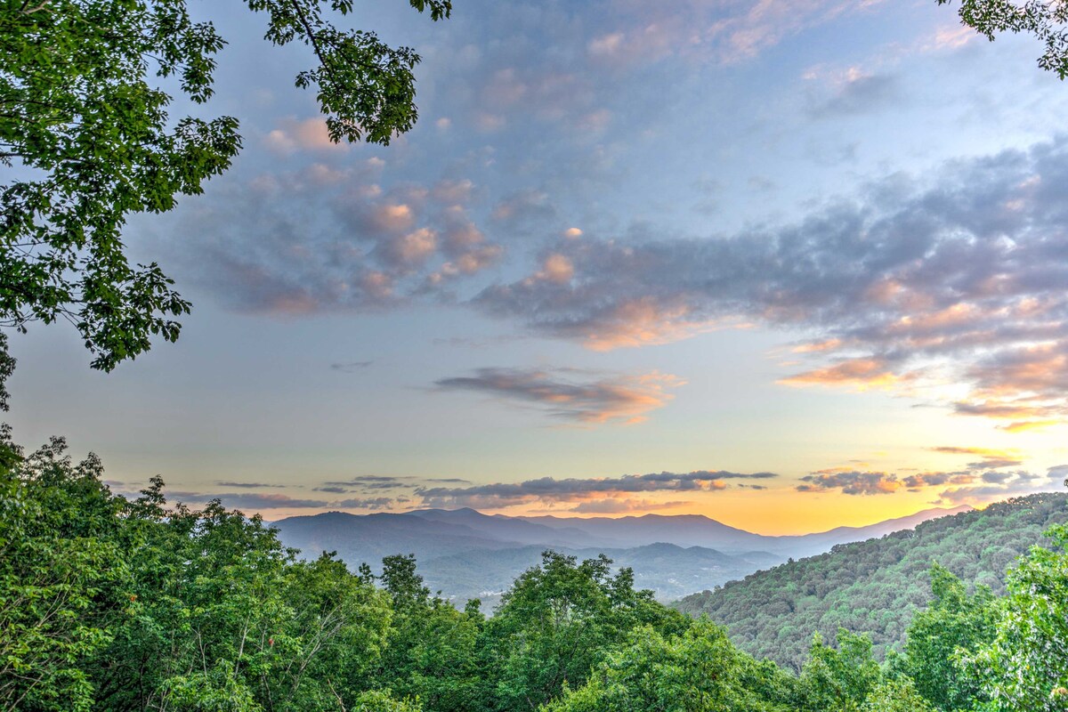 Mountain View Cabin w/ Hot Tub: 27 Mi to Asheville