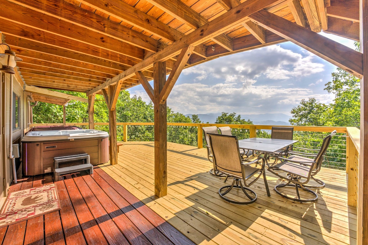 Mountain View Cabin w/ Hot Tub: 27 Mi to Asheville