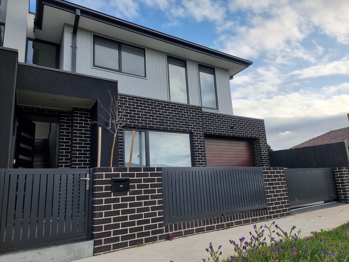Brand new house - Modern home in great location