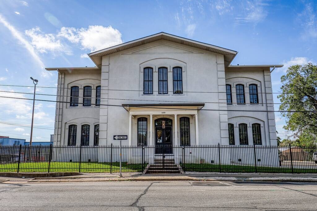 The downtown Brenham Schoolhouse Hotel, Room B