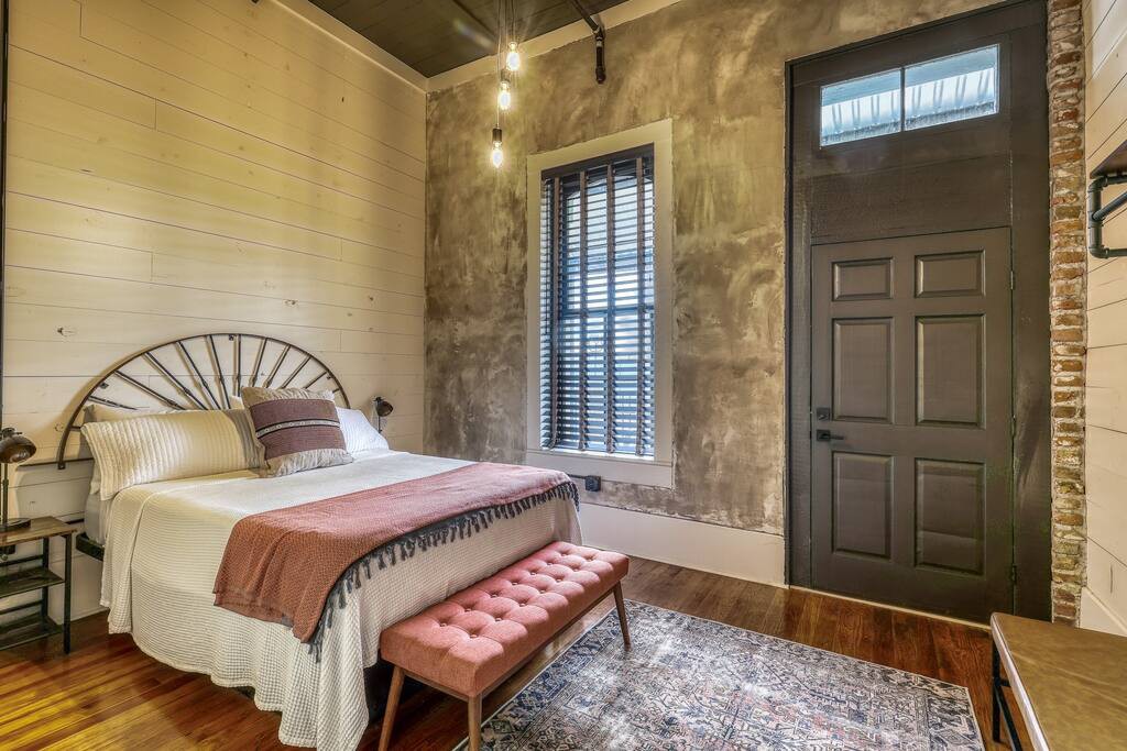 The Downtown Brenham Schoolhouse Hotel, Suite 4