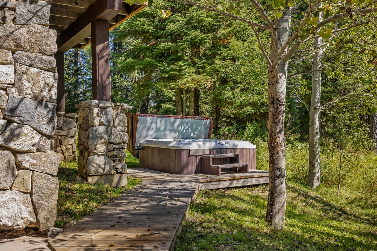 New! Steelhead Chalet-Tam Resort-garage-hottub