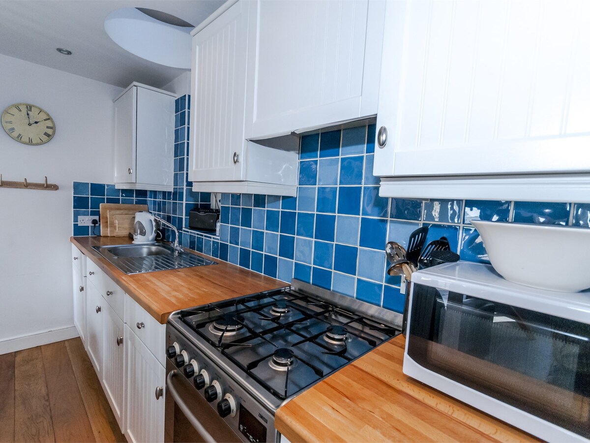 2 Bed in Aberdovey (DY016)