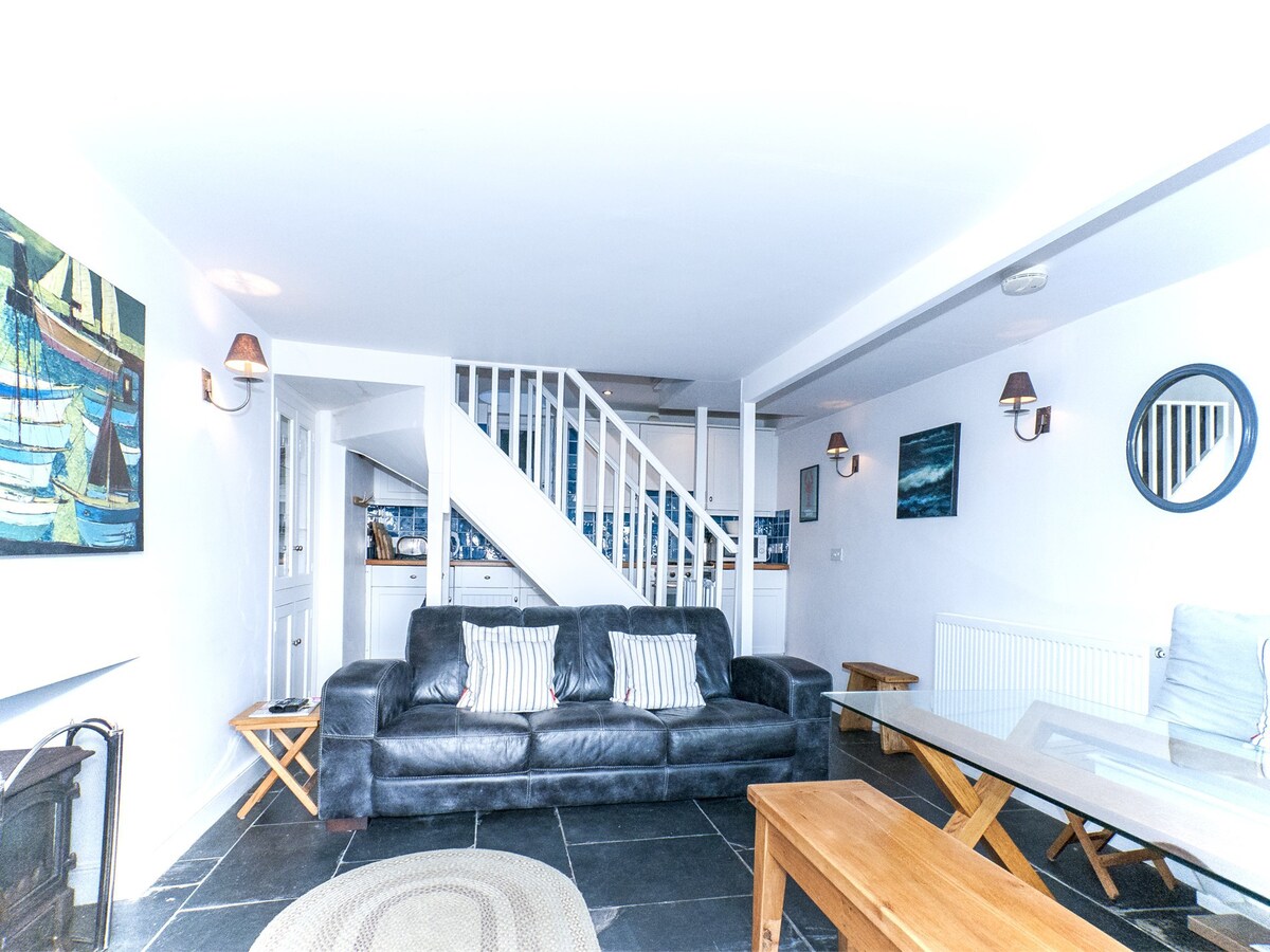 2 Bed in Aberdovey (DY016)