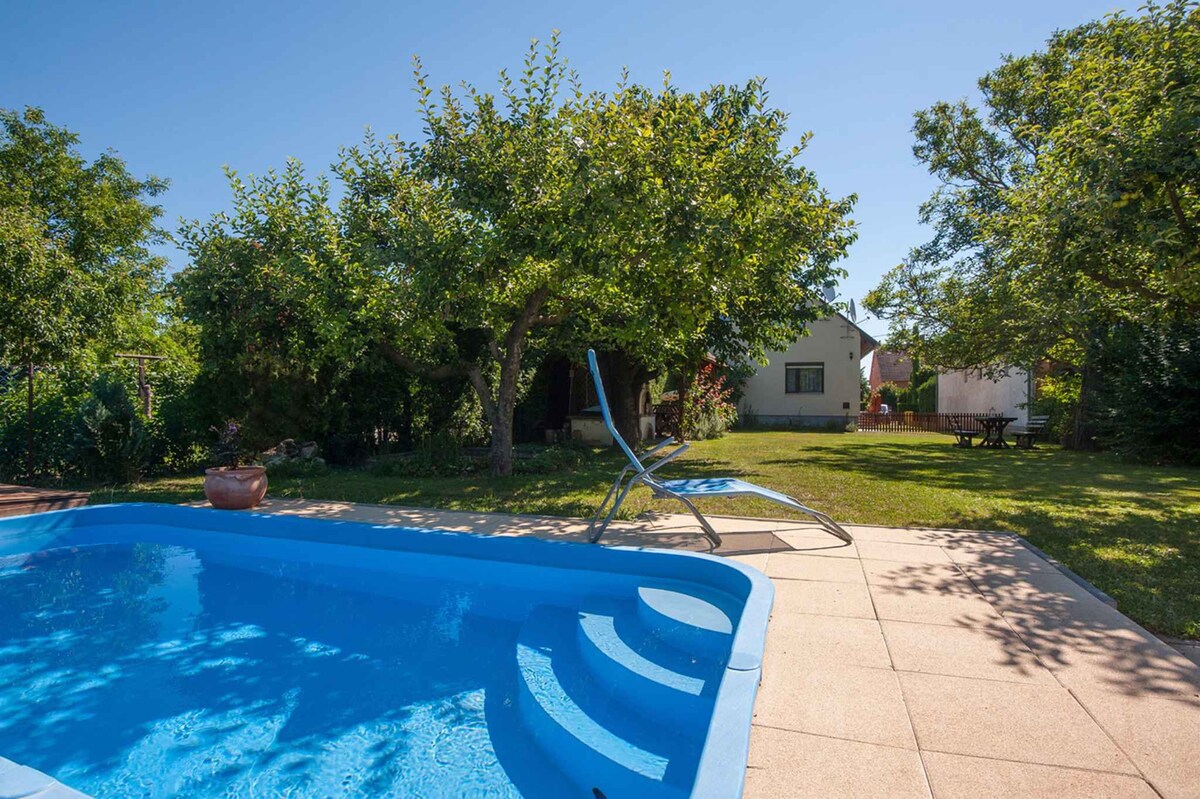 Holiday apartment with pool and air conditioning