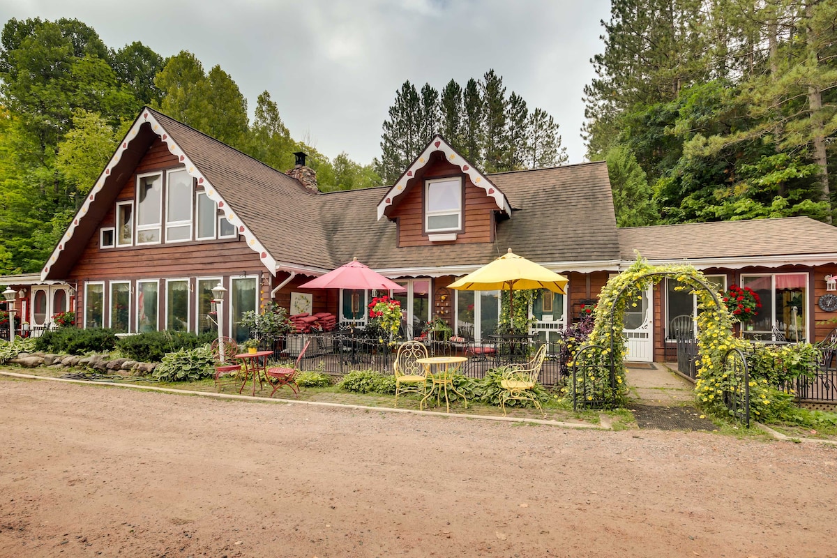 Versatile Bass Lake Cabin with Deck!