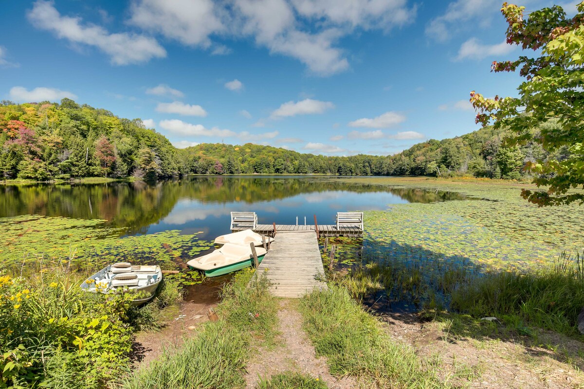 Idyllic Little Bass Lake Cabin with Fire Pit!