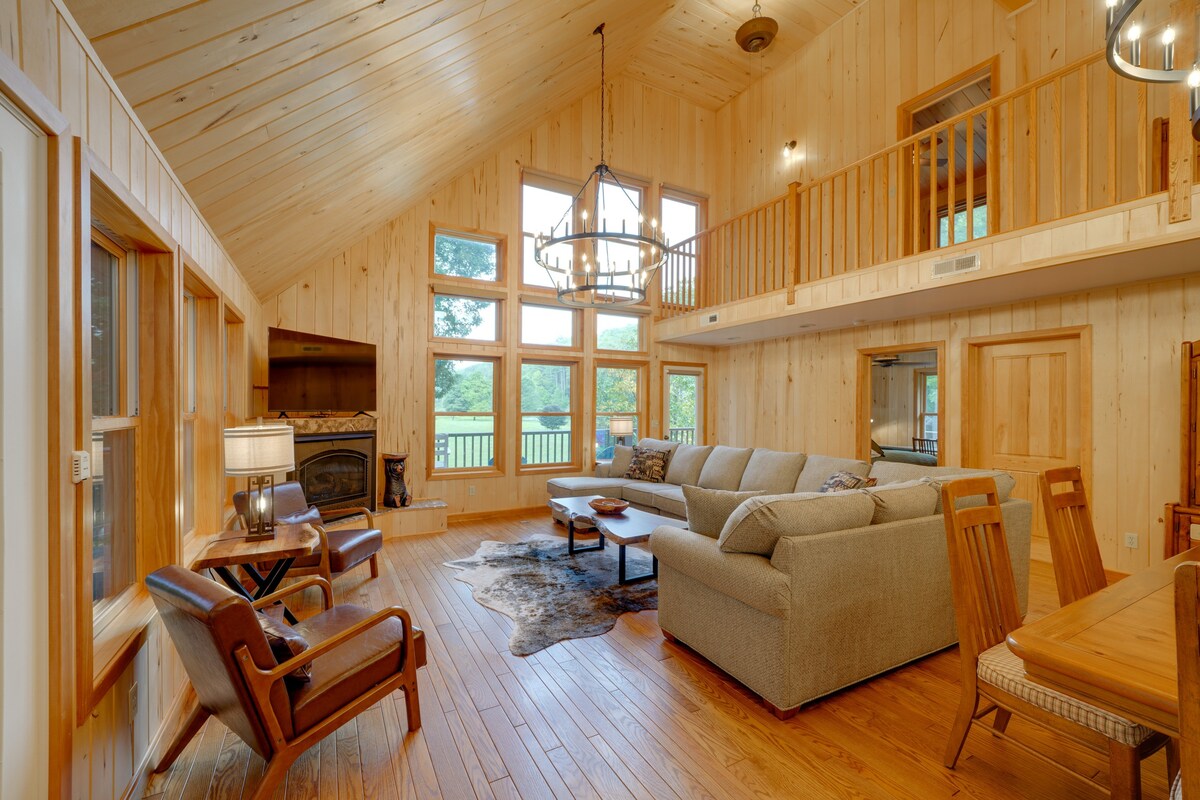 Riverfront West Virginia Cabin w/ Screened-In Deck