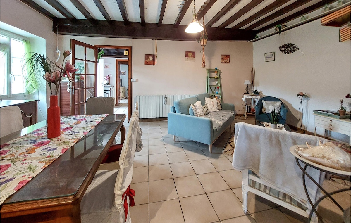 Nice home in Ogeu-les-Bains with kitchen