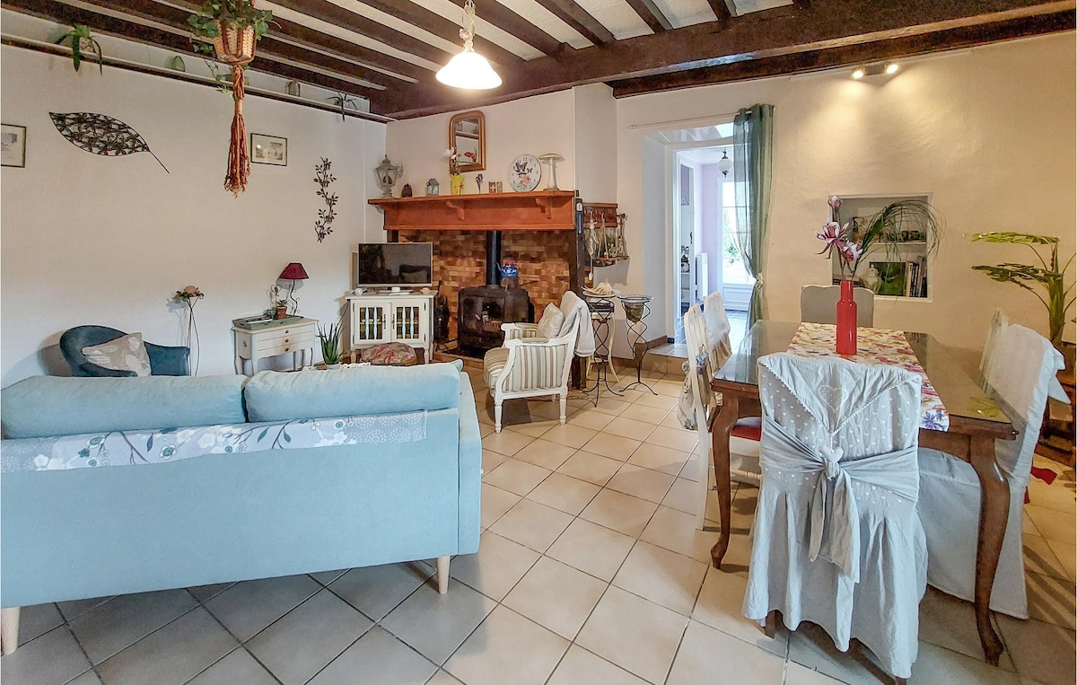 Nice home in Ogeu-les-Bains with kitchen