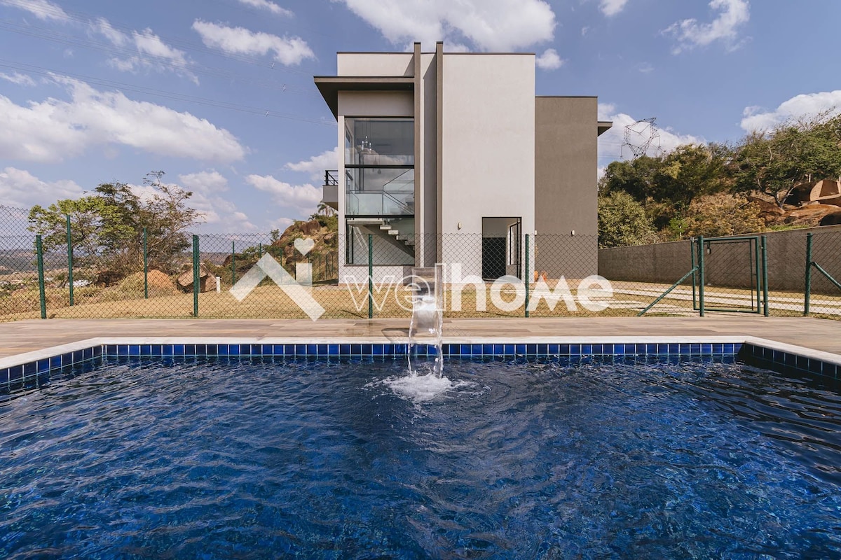 Casa com piscina e churrasqueira com linda vista