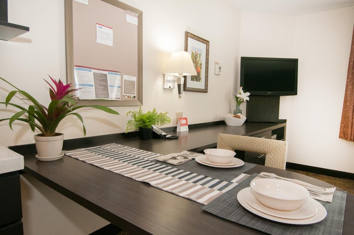 Enjoy a Hassle-Free Stay! Pets Allowed, Kitchen!