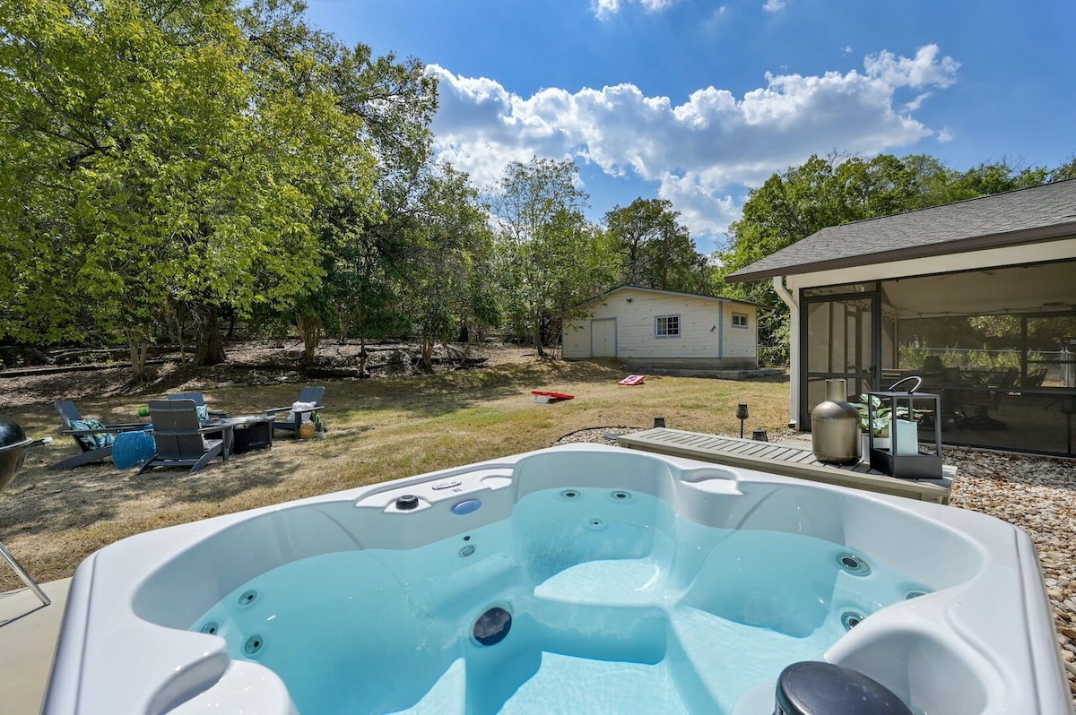 Hot Tub|Office|3BRs|Private Yard|Pets Welcome