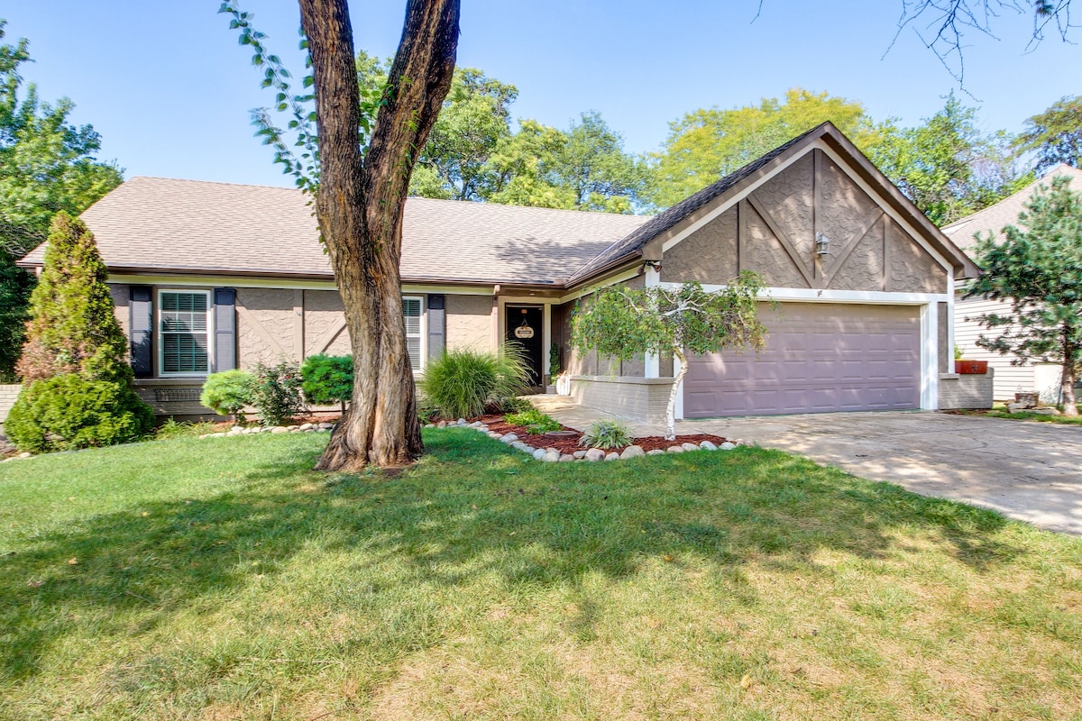 Overland Park Home w/ Fenced-In Yard & Gas Grill!