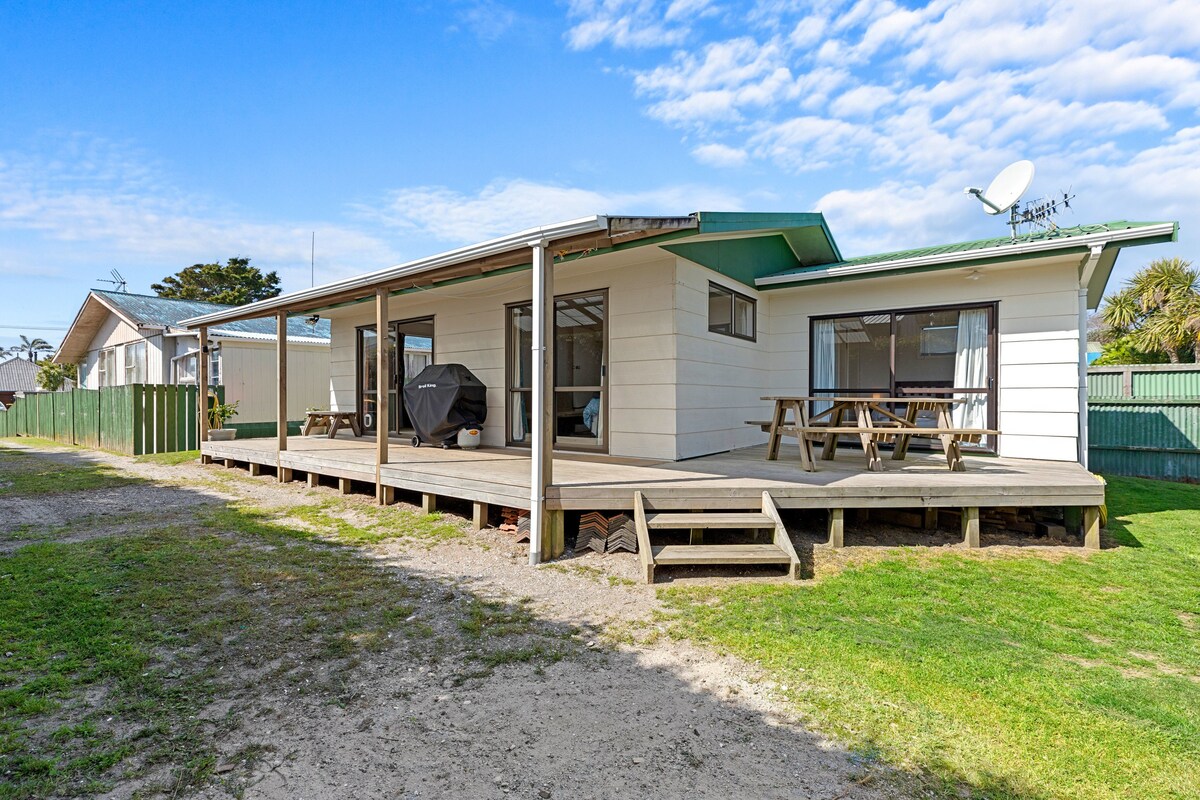 Seaside Breeze - Papamoa Holiday Home