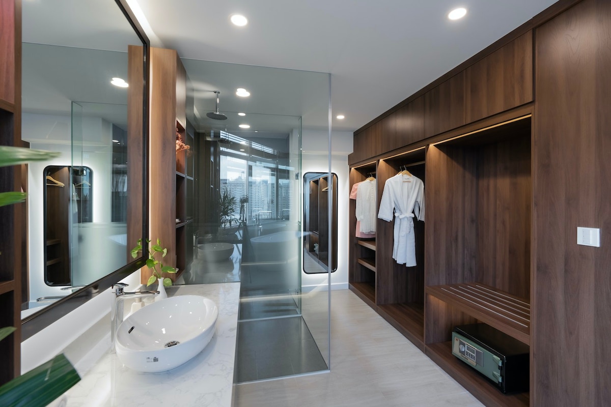 Luxury Suite - Emm House