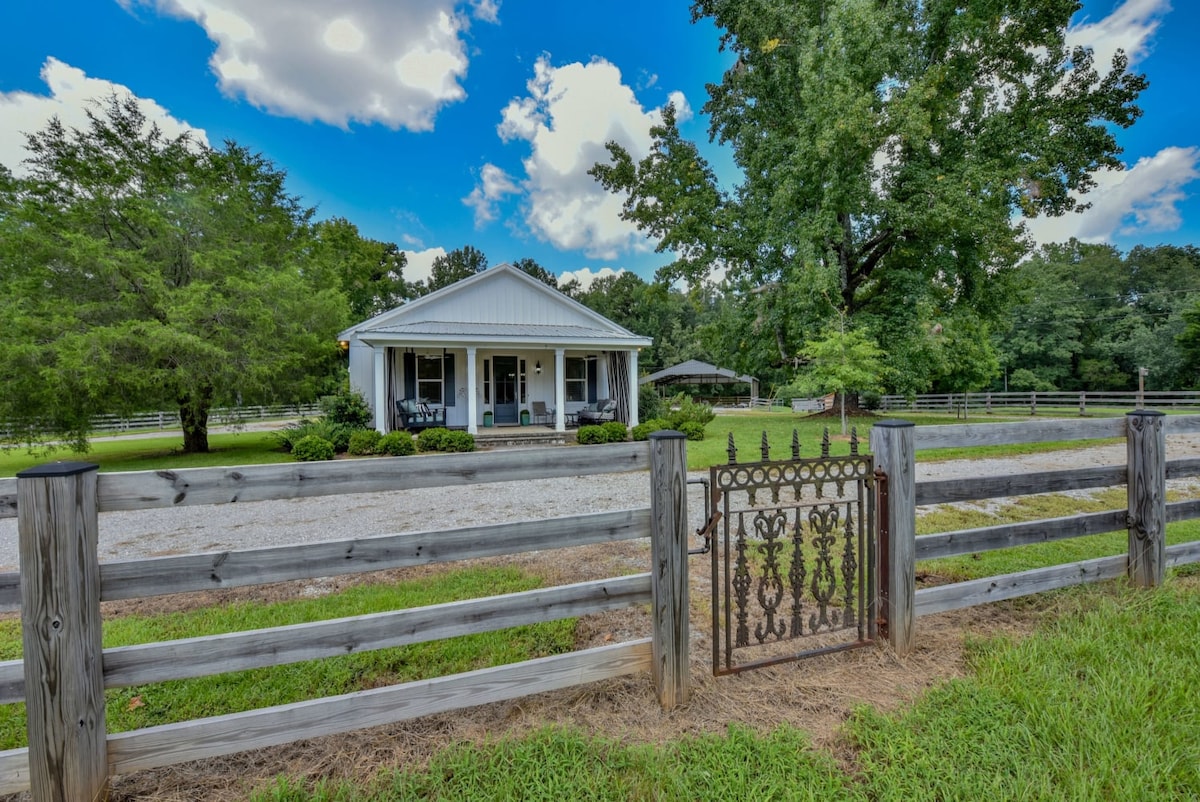 Secluded 10 acre estate 10 miles from UA w/ 4BR