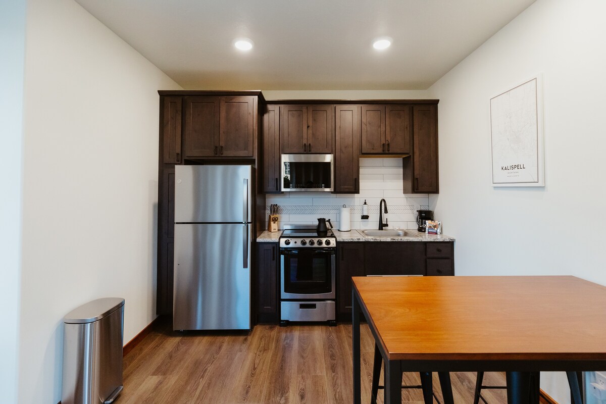 Studio w/Full Kitchen | 1.5 mi to Logan Health