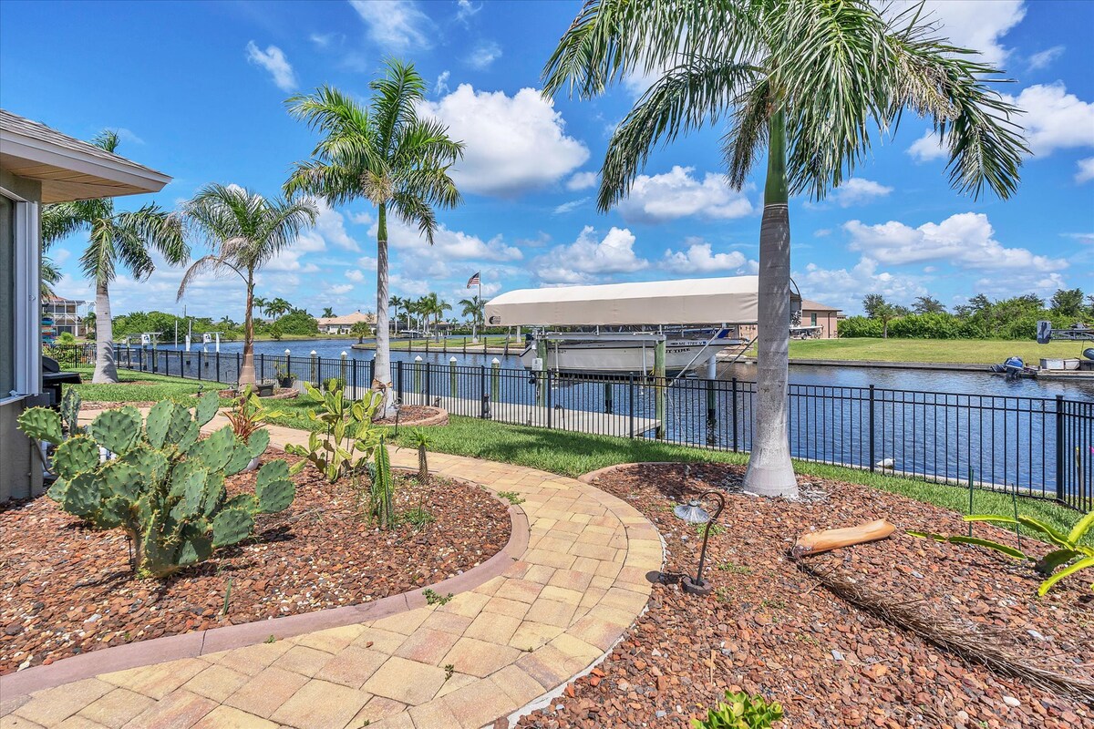 South Gulf Cove 3 Bedroom Pool Home on Canal