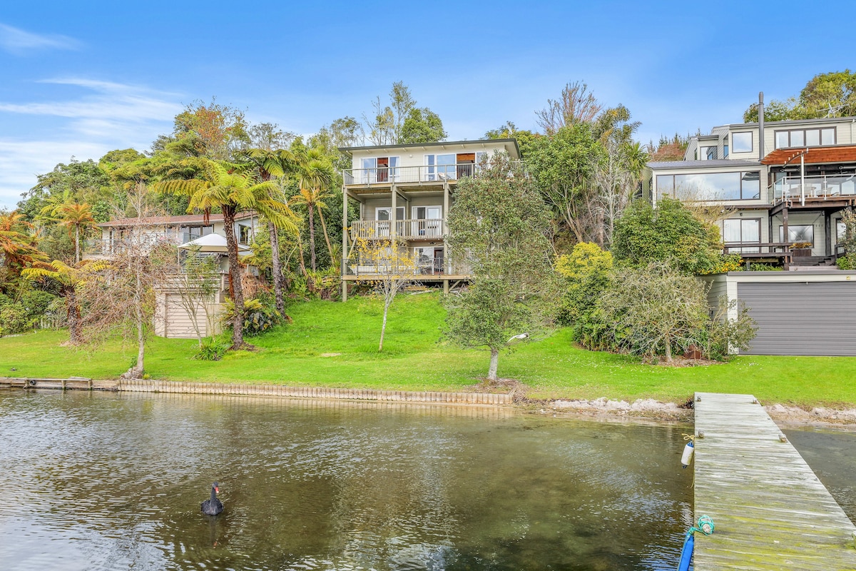 The Lakes Edge - Lake Rotoiti Holiday Home