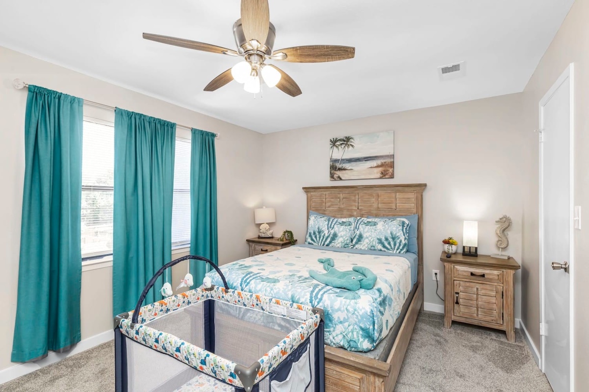 Starfish | Kid-Friendly, TVs, Grill Patio, Beach!