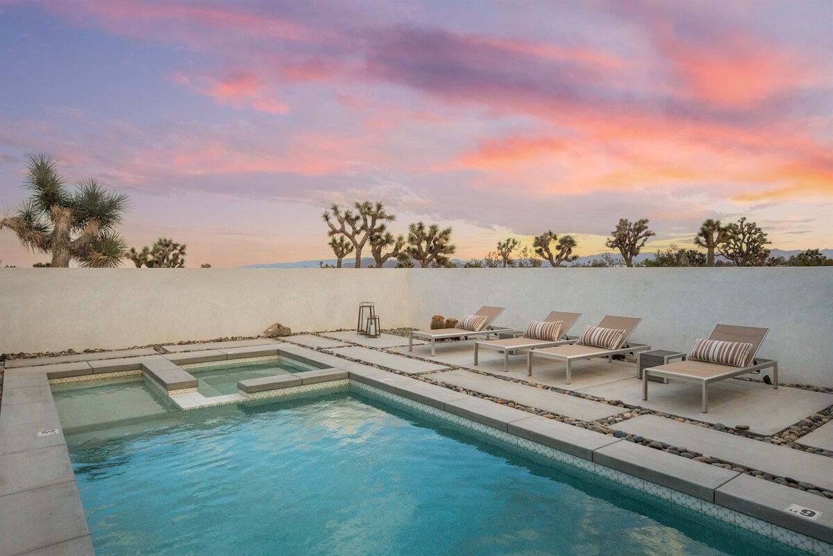 Joshua Tree Oasis: Lux Home, Modern Pool & Spa