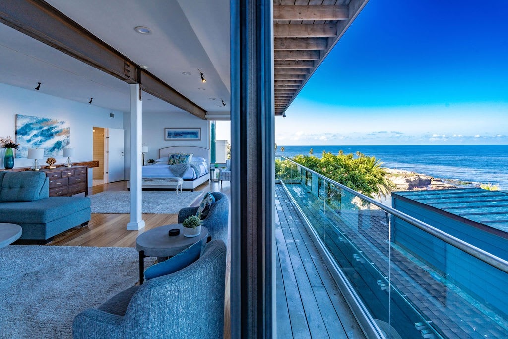 Oceanfront Studio in Heart of La Jolla Cove