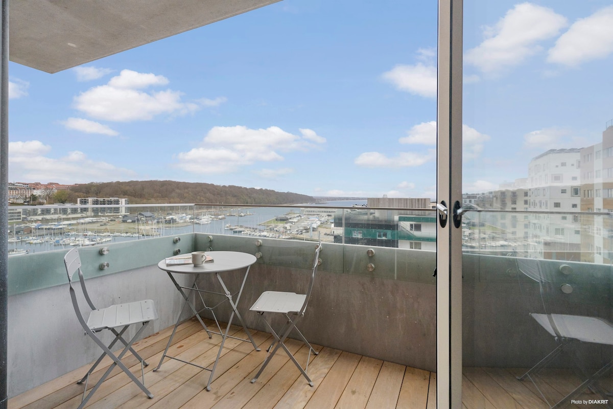 Seaside apartment with magical balcony views