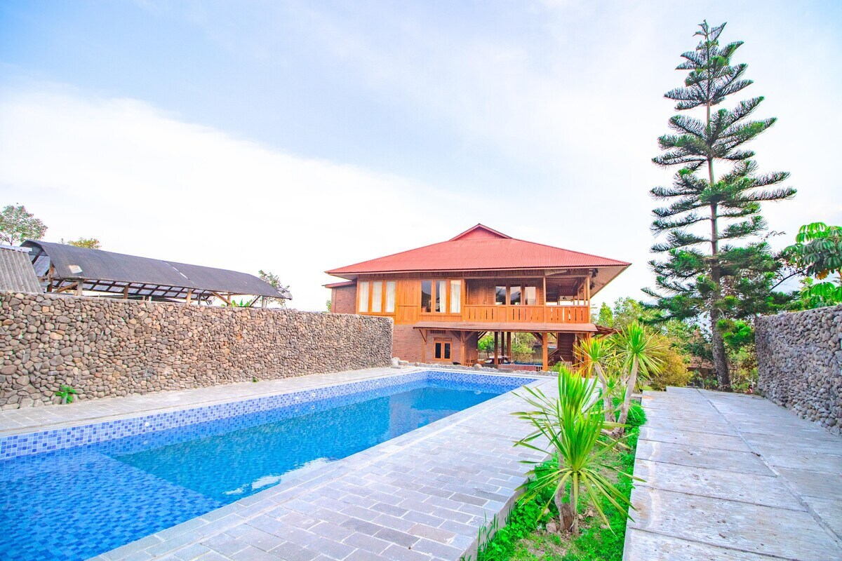 Villa Watu Emas 2 | Shared Pool and Balcony