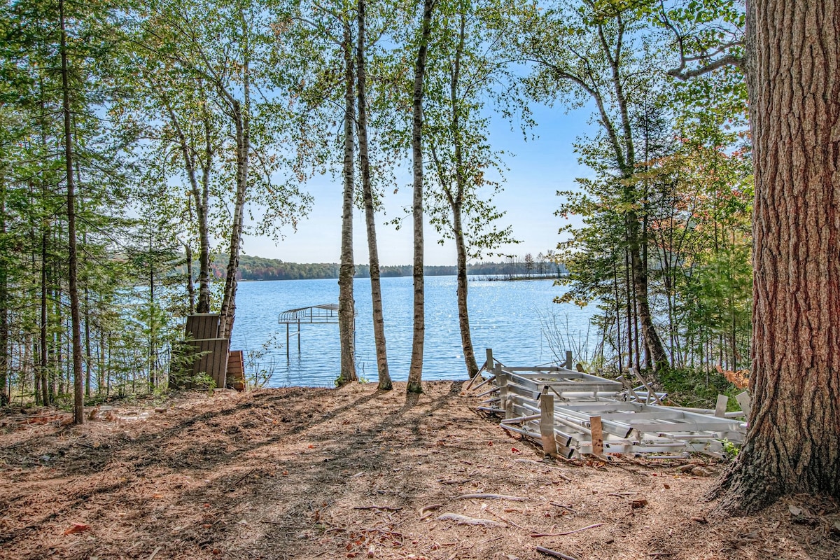 5BR brand-new lakefront home with kayaks & games