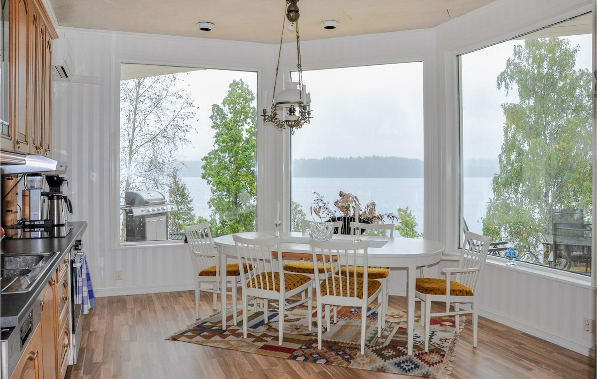 Beautiful home in Färgelanda with kitchen