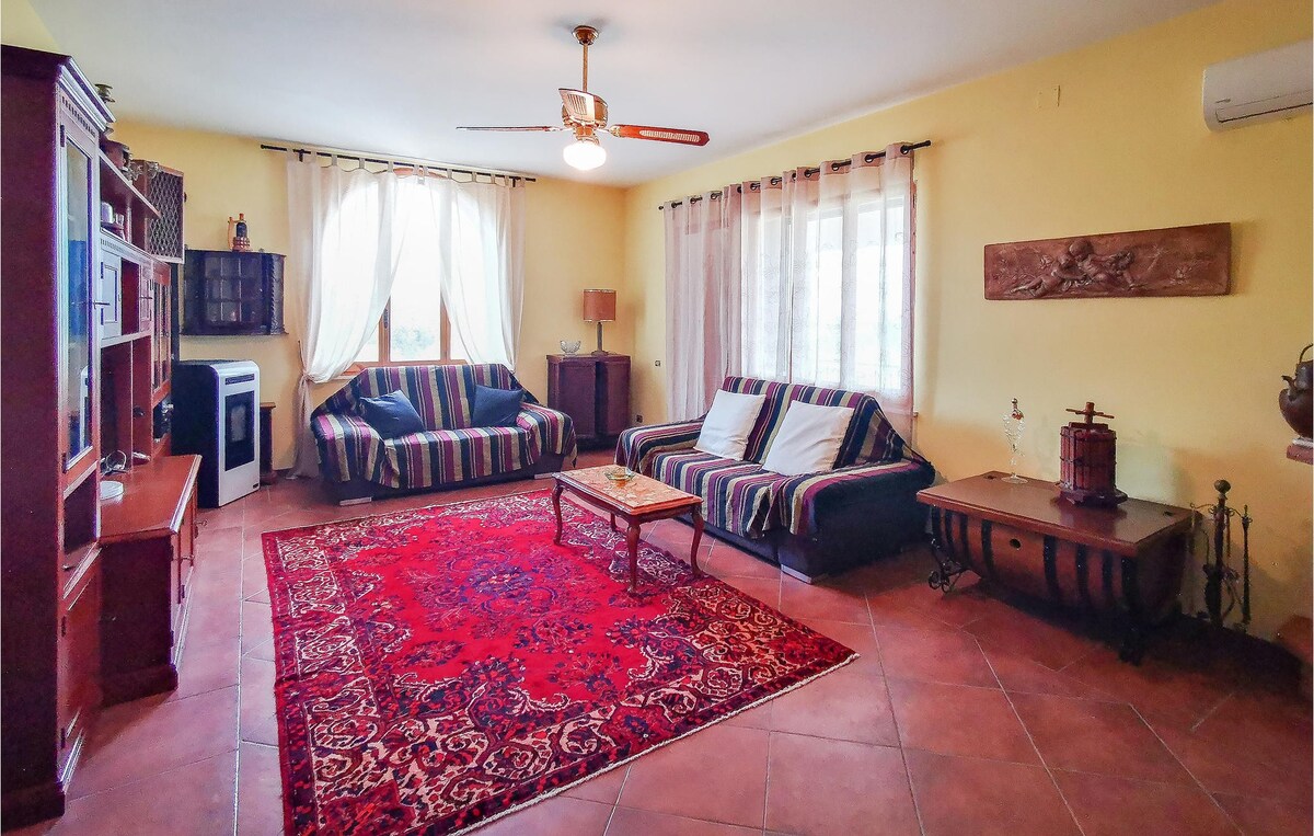 Lovely home in Montecchio with WiFi