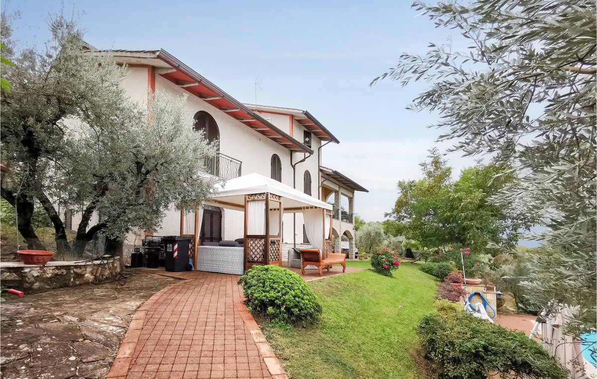 Lovely home in Montecchio with WiFi