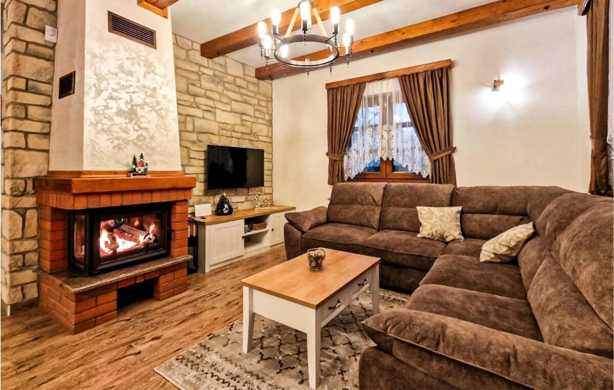 Amazing home in Gospic with Wi-Fi
