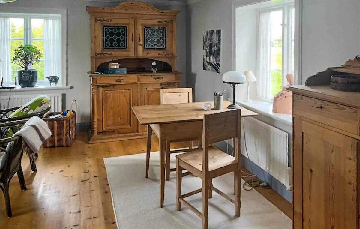 Lovely home in Gräsbo with kitchen