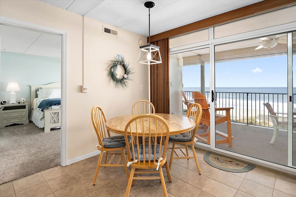 Three Bedroom Oceanfront Condo w/ Pool and Fitness