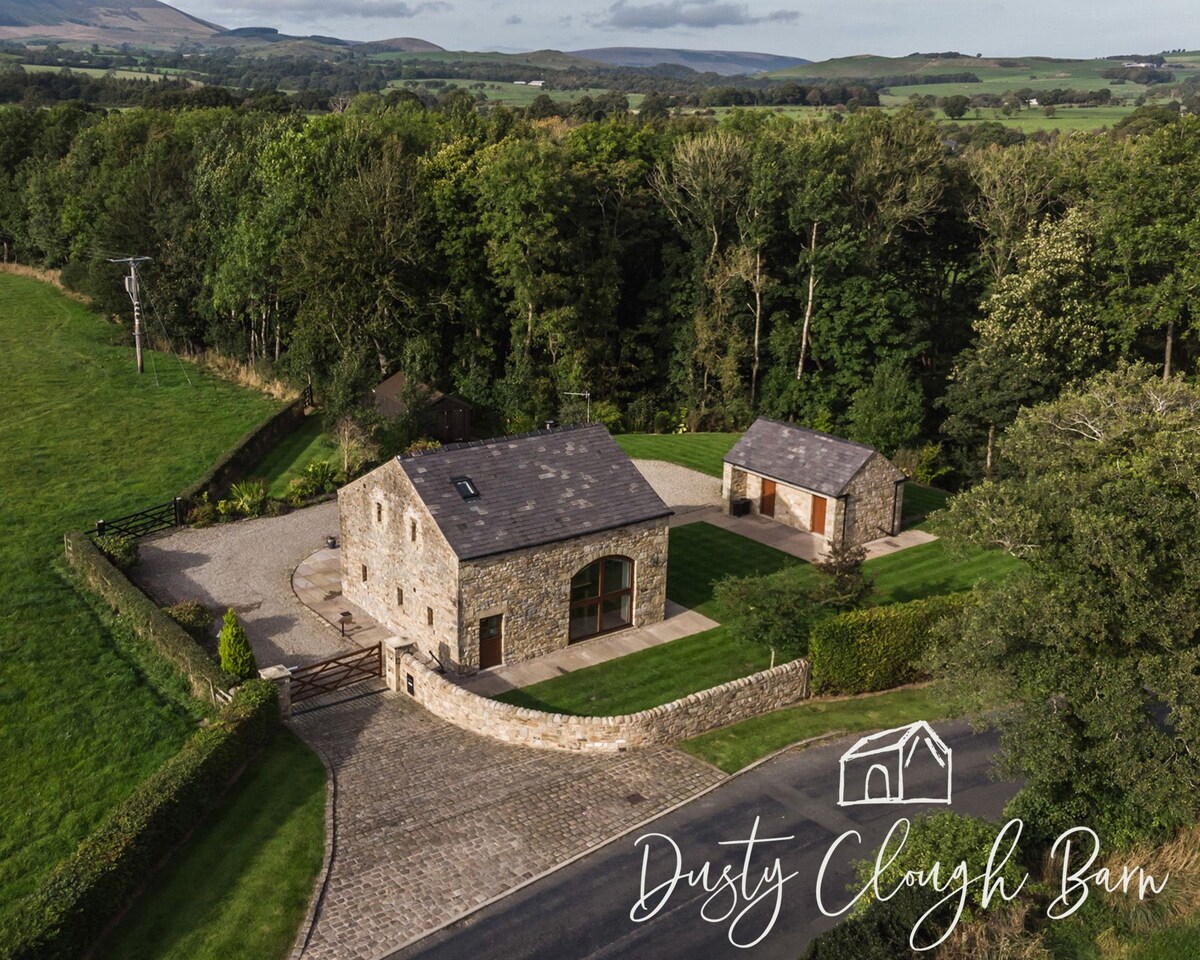 Dusty Clough Barn