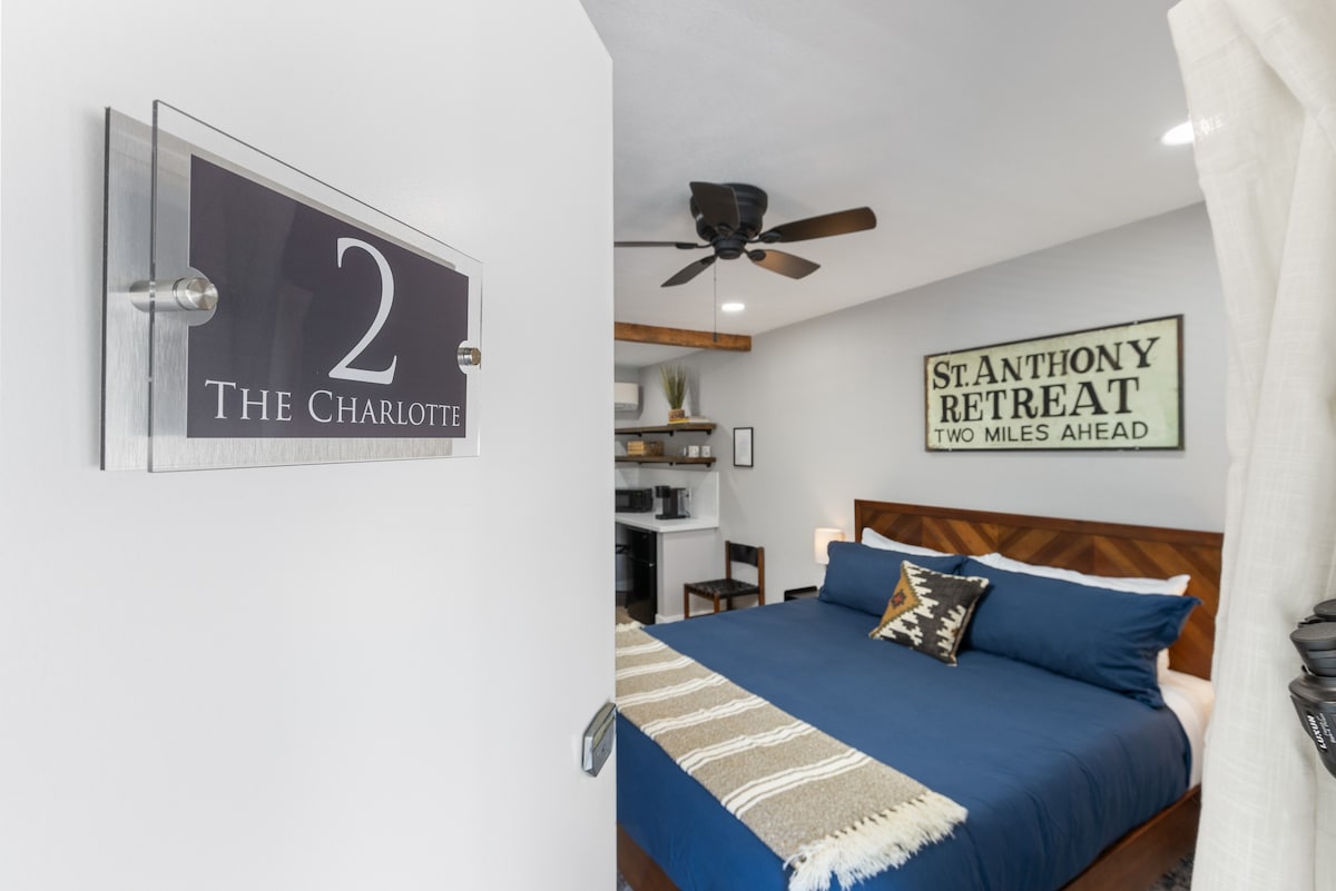 The Charlotte | Sequoia Motel RM2