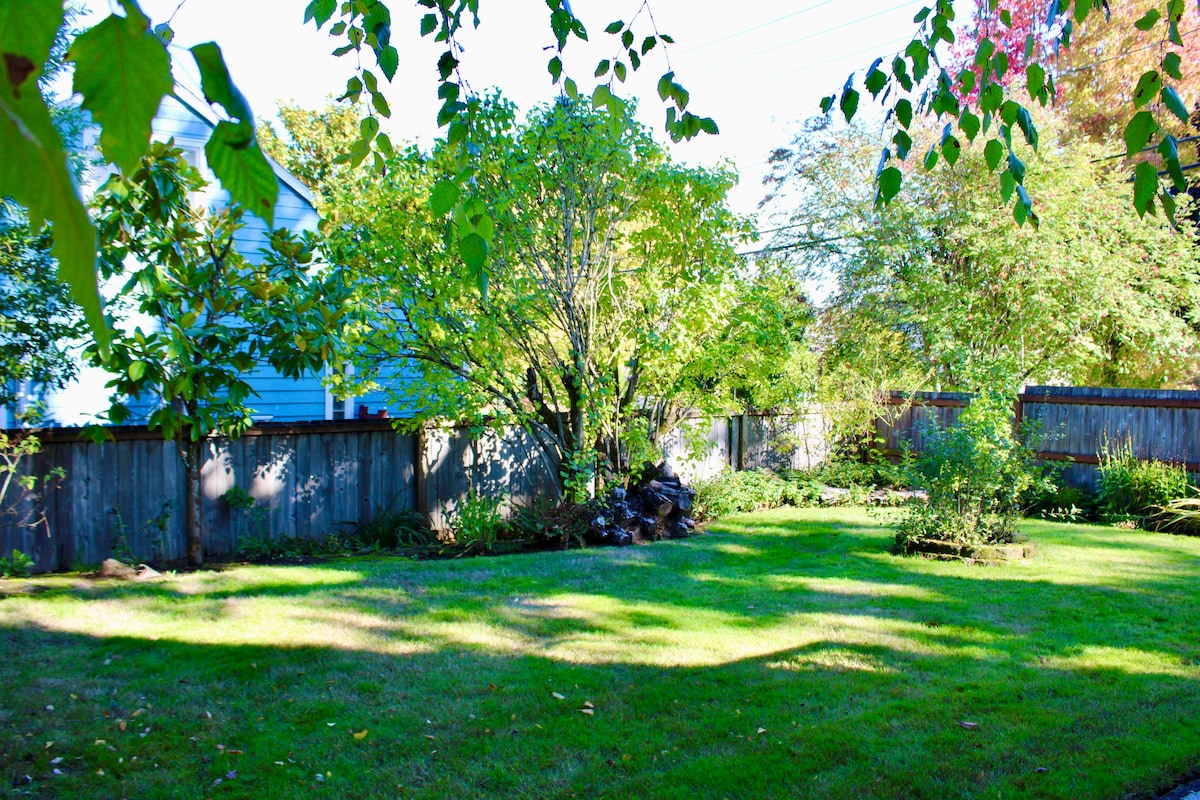Historic Hughes House: 3BR in DT Forest Grove