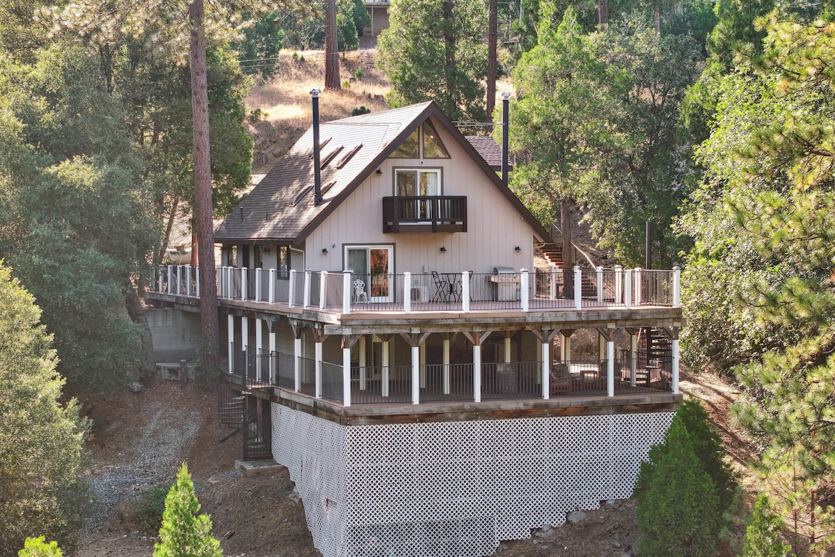 Spacious Pine Mountain Lake Cabin Rental w/ Decks