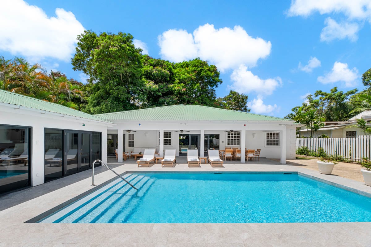 Moonflower Villa: Luxe 3-bed Oasis on West Coast