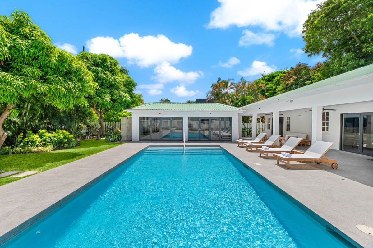 Moonflower Villa: Luxe 3-bed Oasis on West Coast